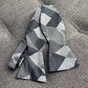 THE TIE BAR BOW TIE.